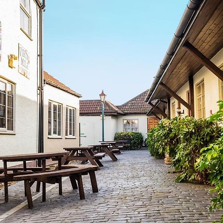 יאוביל The Half Moon Inn And Country Lodge מראה חיצוני תמונה