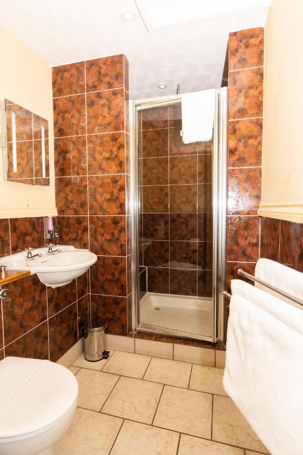 יאוביל The Half Moon Inn And Country Lodge מראה חיצוני תמונה